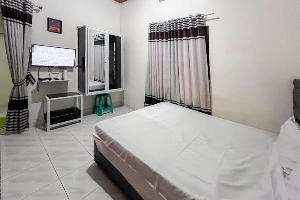 Hotel SPOT ON 2389 Kostel 99 Pangkal Pinang Exterior foto