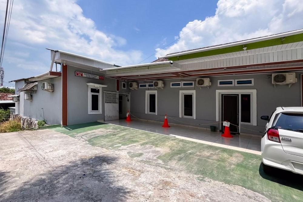 Hotel SPOT ON 2389 Kostel 99 Pangkal Pinang Exterior foto