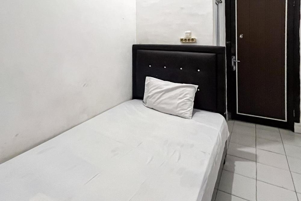 Hotel SPOT ON 2389 Kostel 99 Pangkal Pinang Exterior foto