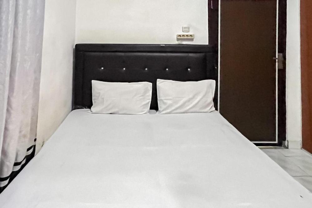 Hotel SPOT ON 2389 Kostel 99 Pangkal Pinang Exterior foto