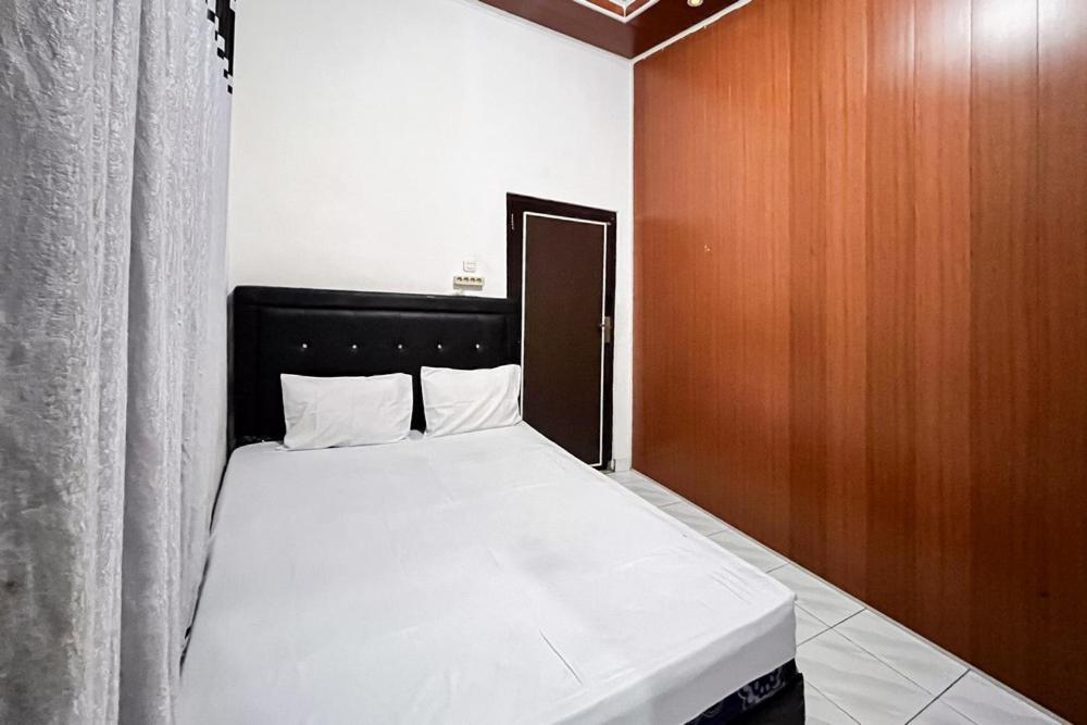 Hotel SPOT ON 2389 Kostel 99 Pangkal Pinang Exterior foto